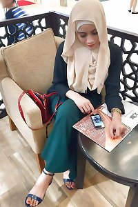 molten Malay Hijab feet