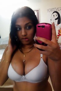 Irresistible Desi Bong beauty