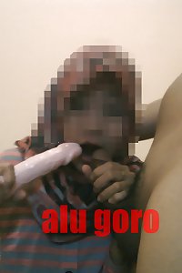 indonesia- jilbaber threeway pacar dan faux-cock